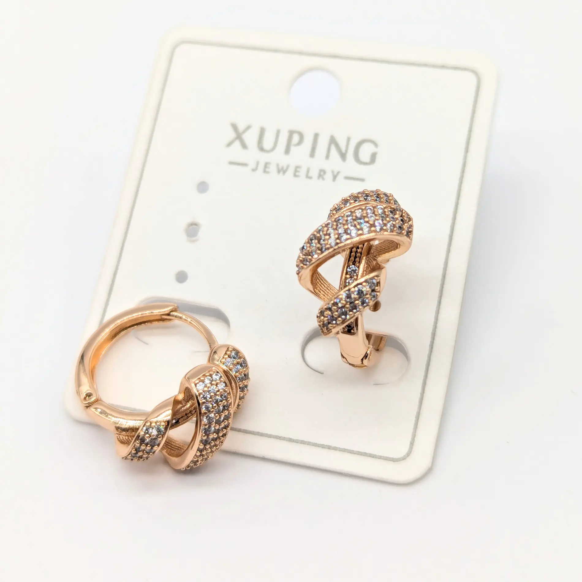 Сережки Xuping 18 к “Переплетені доріжки” з білим цирконієм, 1,61 см