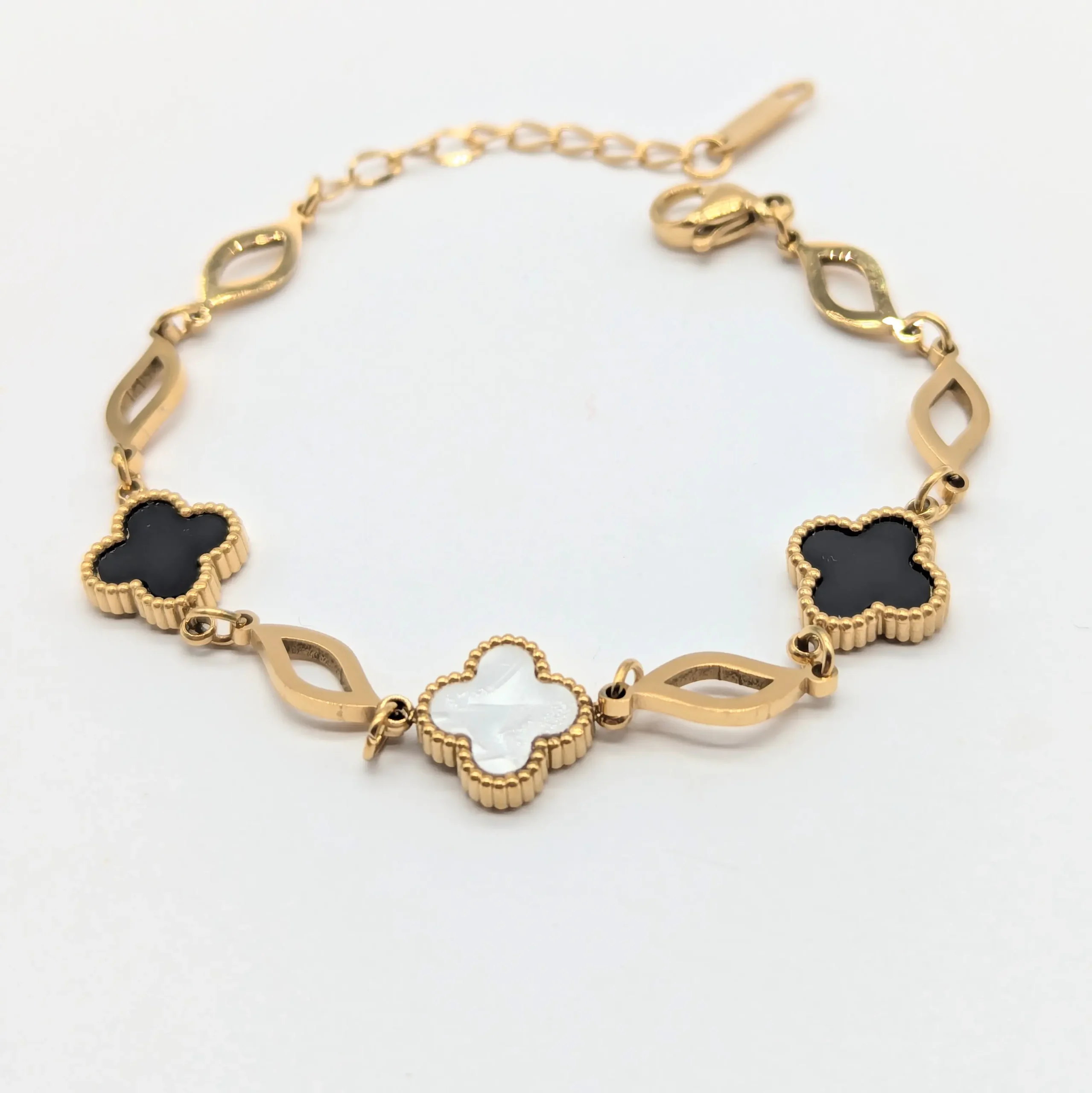 Браслет Stainless Steel “Клевер” лимонне золото, з чорно-білими вставками, 17+5 см