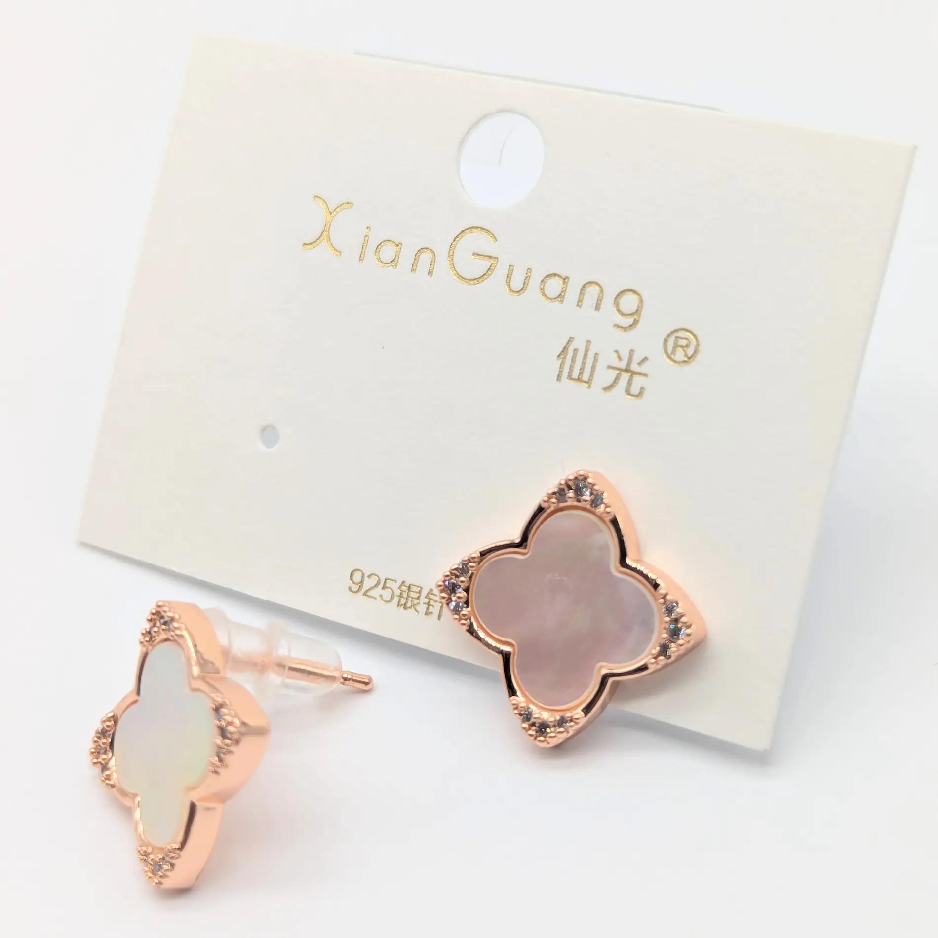 Сережки позолота 18к “Гуанг” з цирконієм та перламутровою вставкою 1.610.6. Штифт S925